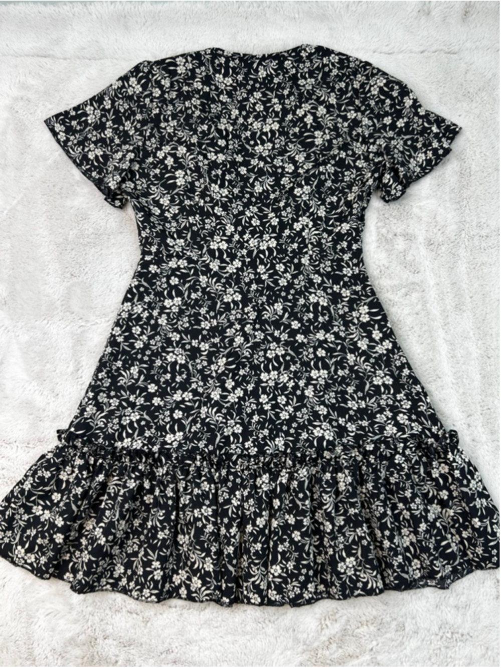 SHEIN Black White Floral Mini Dress Size Small Vneck Ruffle Fit & Flare A-Line